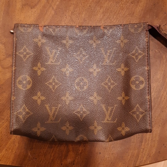 Louis Vuitton Handbags - Vintage Louis Vuitton toiletry bag.